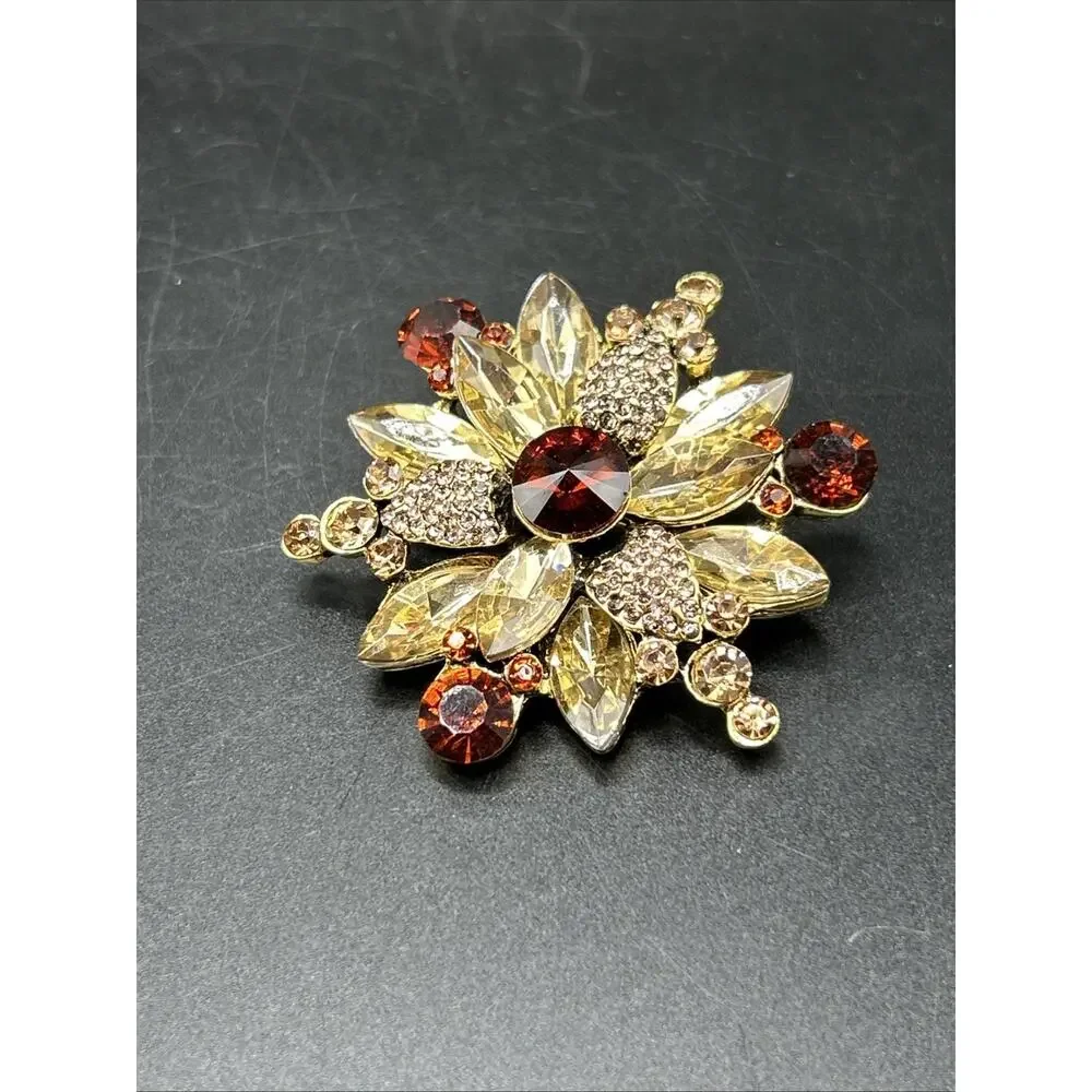 Modern Flower Starburst Pin Brooch Gold tone 1 3/4” Long Amber Color Rhinestones